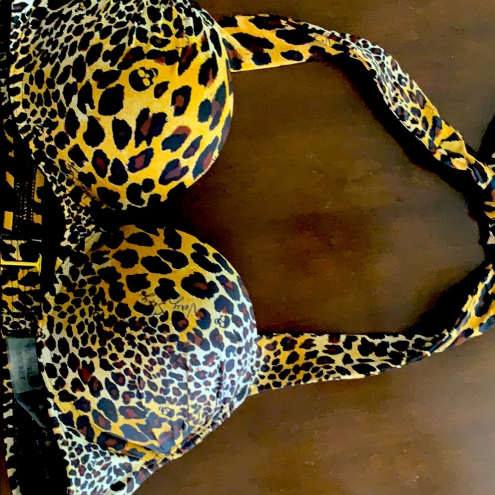 Victoria Secret’s bikini set